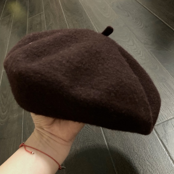 100% high quality Wool Beret- Burgundy color, rarely wore before- warm and light - Picture 1 of 4